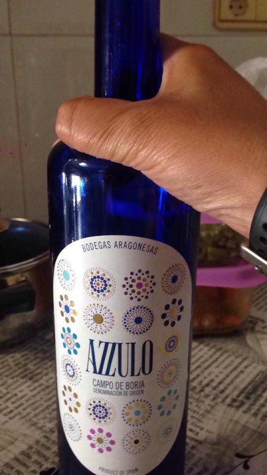 B_Aragonesas's tweet photo. Cuando lo pruebes por primera vez ya no querrás otro #vino blanco. #Azzulo https://t.co/60XOlC58RP