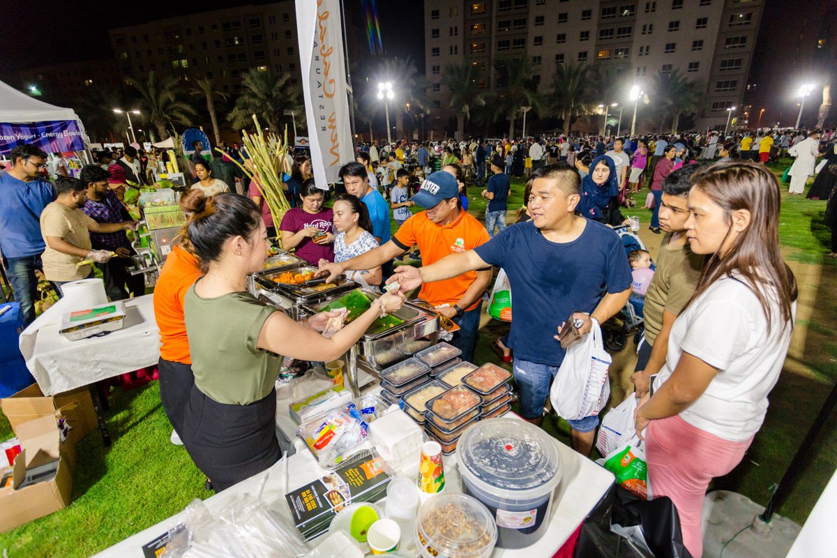 DubaiProperties's tweet photo. Our communities are always filled with fun activities. We loved the crowd at the #AlKhailGate #Market! https://t.co/KlkC2WrpPl
