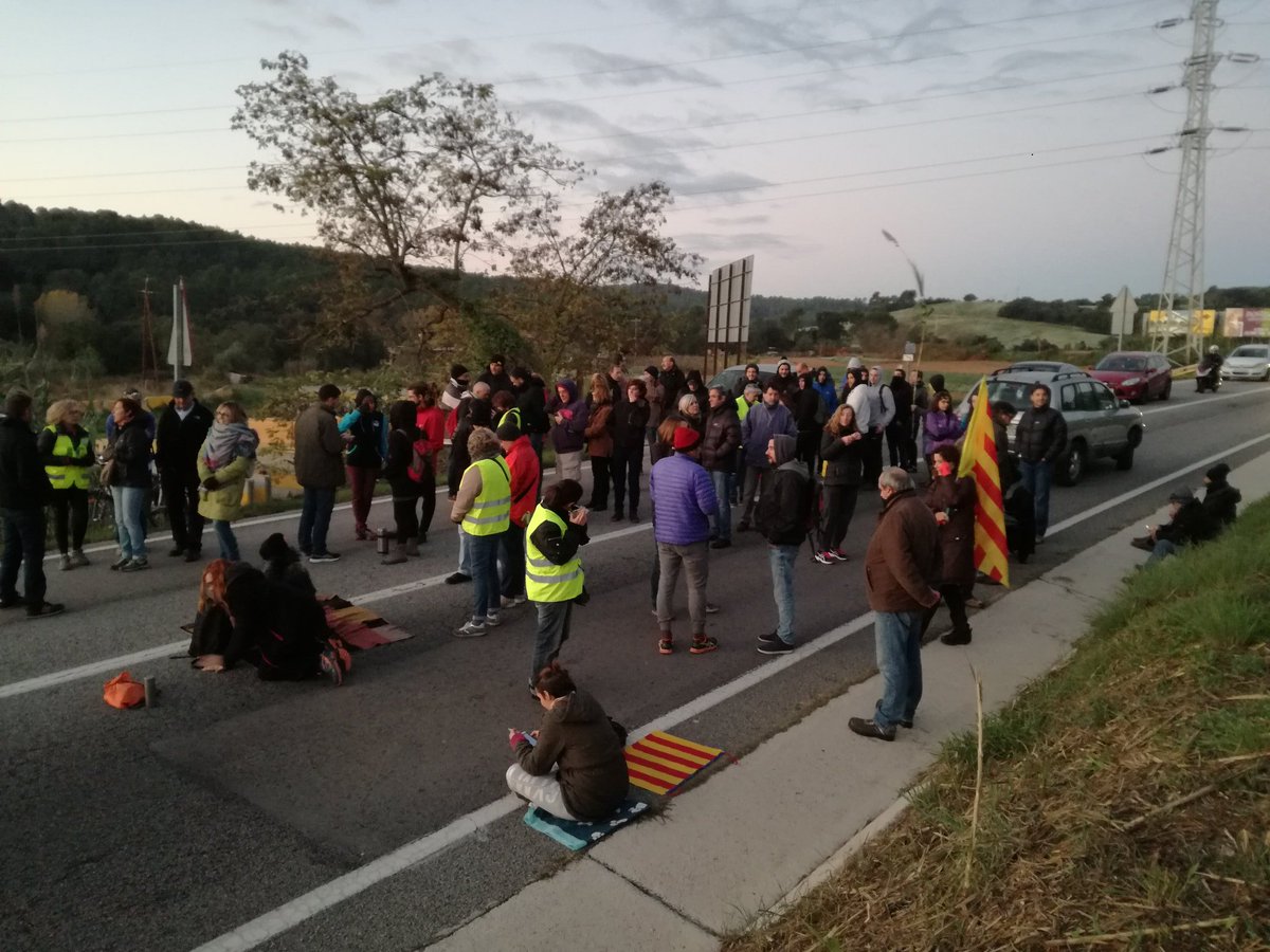 PopularSqv's tweet photo. C-1413a tallada a Sant Quirze. @transit @rac1 @maticatradio @Diaridigitalsqv @elpuntavui @tv3cat @CDRCatOficial @cdrSQV https://t.co/7TotRZhlP0