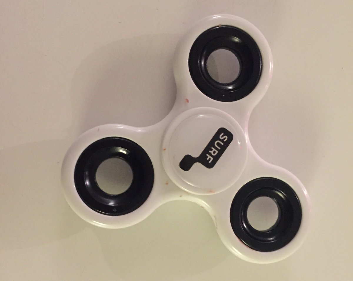MariekeB's tweet photo. “Mama ga je vandaag weer naar het spinnercongres?” #owd2017 #owd17 “Hij is echt cool, een spinner met een stofzuiger er op!” https://t.co/ChoLQDlZbR