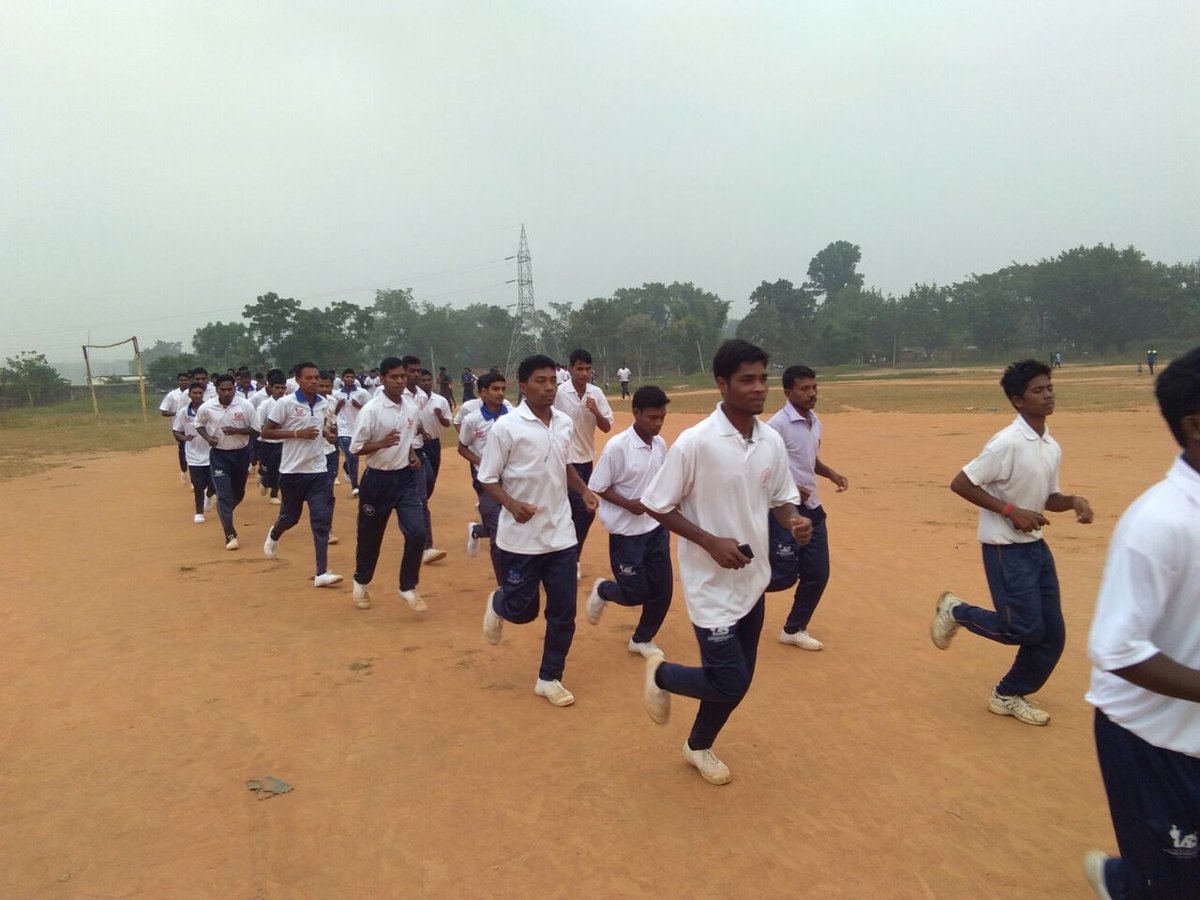 RSPL6's tweet photo. Unarmed Security Guard Morning Exercise at NIPUNTA KENDRA, GUMLA TC @DmSssdc @MSDESkillIndia @dasraghubar @vigyanksingh https://t.co/AIjsmsoxNk