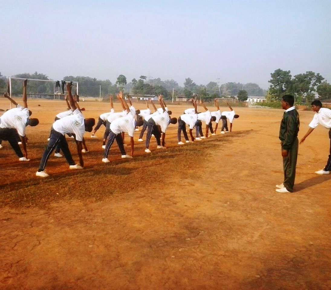 RSPL6's tweet photo. Unarmed Security Guard Morning Exercise at NIPUNTA KENDRA, GUMLA TC @DmSssdc @MSDESkillIndia @dasraghubar @vigyanksingh https://t.co/AIjsmsoxNk