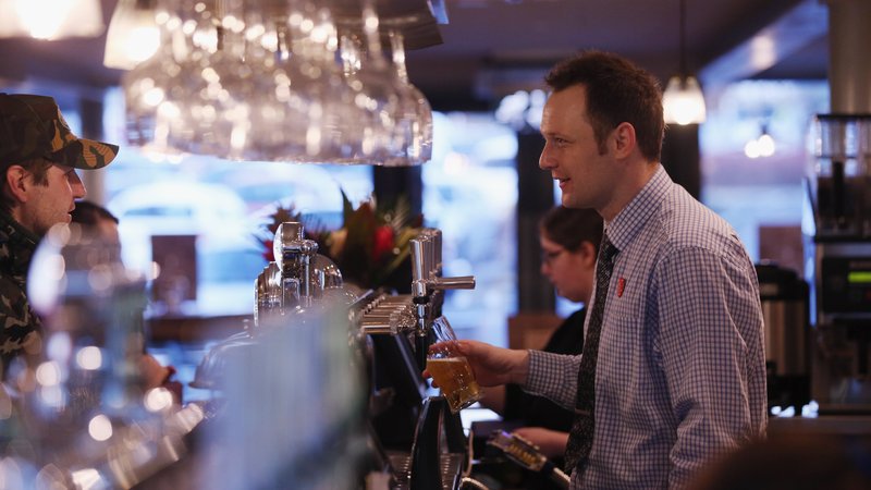 WilliamSearson's tweet photo. #wetherspoons 
Q1 comparable sales growth nearly doube @rtenews https://t.co/A2mX0YSwEh @jdwtweet https://t.co/Csm3PCuRf1