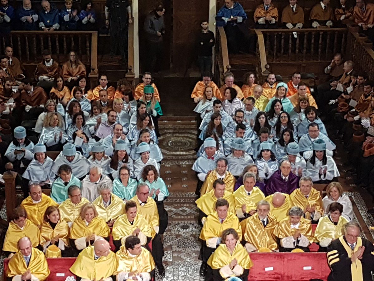 UAHes's tweet photo. Ceremonia "Annua Commemoratio Cisneriana" en homenaje a nuestro fundador, el cardenal #Cisneros, ahora en el Paraninfo https://t.co/JcJU9ZoV07 #UAH #500Cisneros https://t.co/UL3veRbyrW