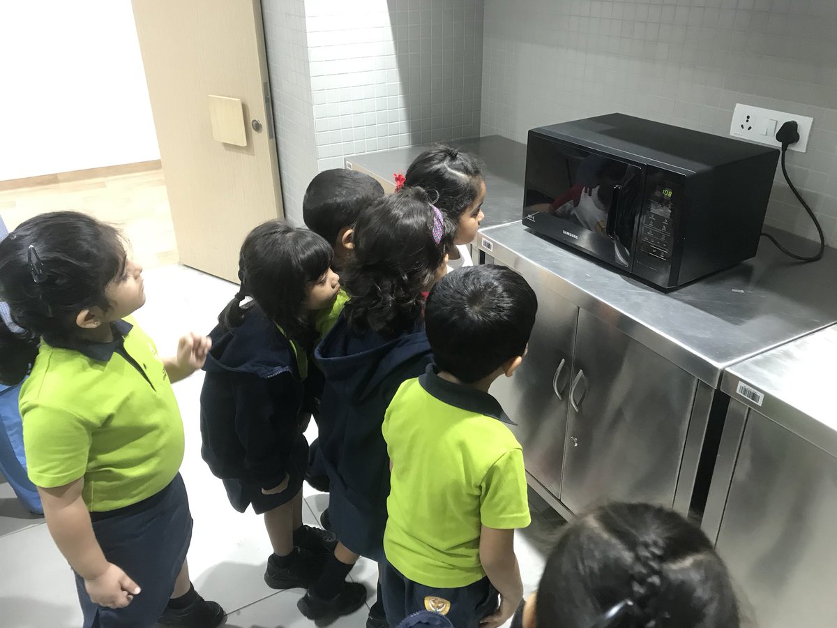 SarahF8432's tweet photo. How the world works #Senses #Tuningin #letsexplore #naturewalk #Mysteryroom #Popcornmaking @ois_primary #OIS #JVLR #JKG_A https://t.co/TTngUIyx3M