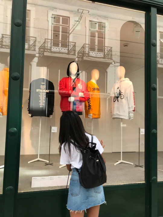 Bkstg's tweet photo. Do you have photos with #PurposeTourMerch? Share your photos in @justinbieber's community 📸 https://t.co/YxuD2pqHuf https://t.co/oNnzzC1zLX
