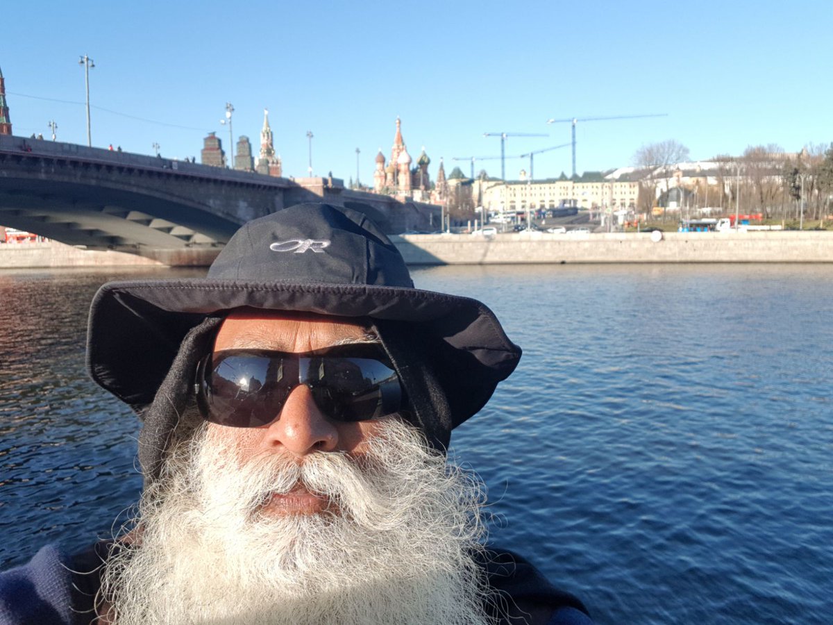 SadhguruJV's tweet photo. Selfie with river Moskva in Moscow. -Sg Селфи с Москвой-рекой. -Садхгуру #RallyForRIvers #StandWithRivers https://t.co/Qt8GMNlMIw