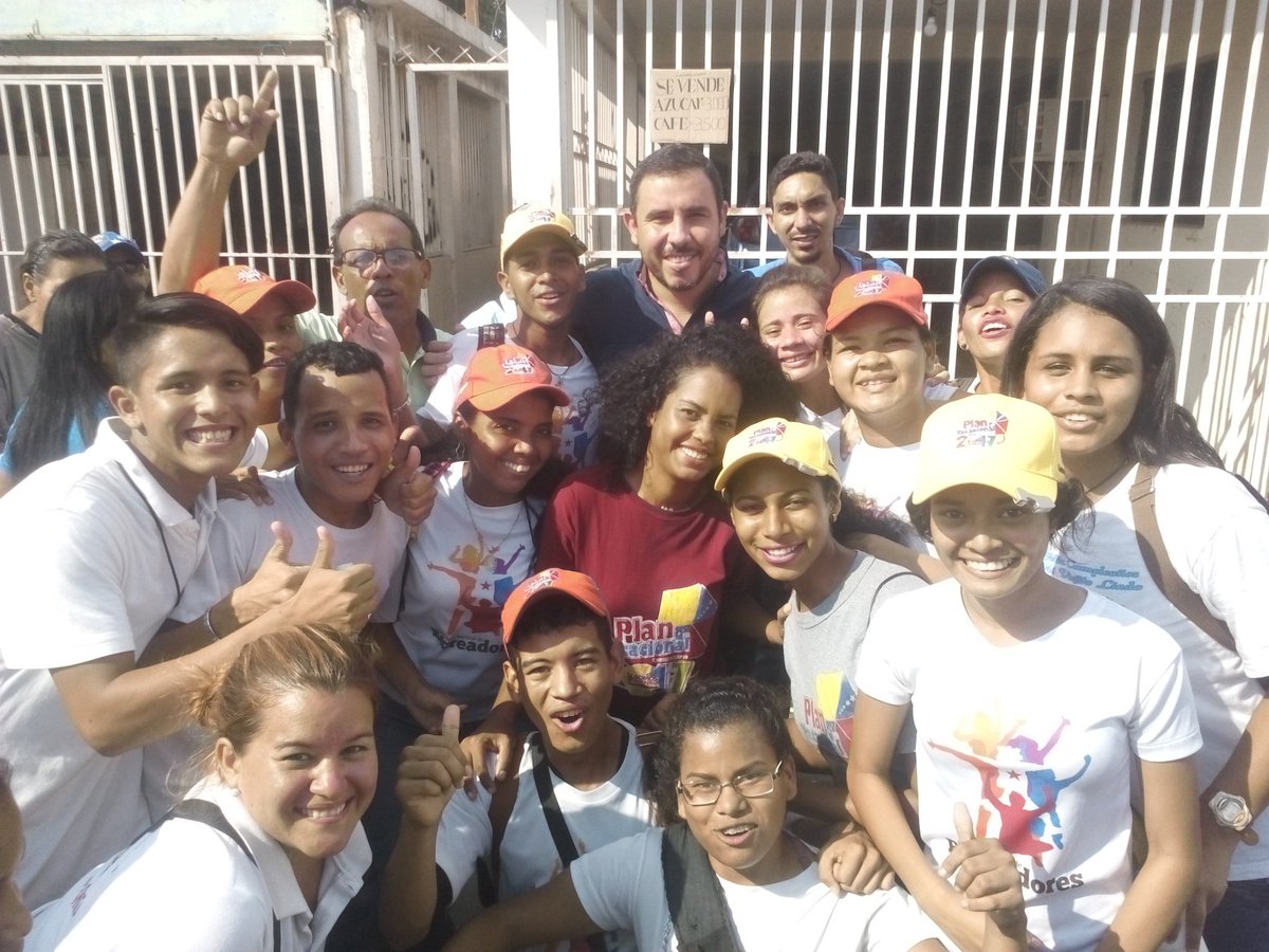 MNRRAnzSB's tweet photo. #MNRR municipio simon bolivar presente con el candidato a la alcaldia d Barcelona
#VamosPorMasBarcelona https://t.co/oidlzxMOkM