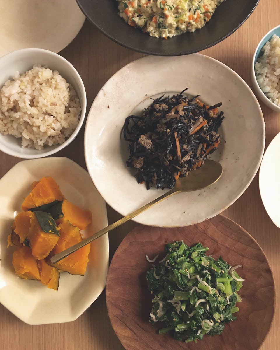 vegemania7's tweet photo. ひじきは炒めるのが好き。ゴーバルのミンチ入れてにんにく入れて4歳男子の食いっぷりが良し。#おうちごはん #夜ごはん https://t.co/Czfd2DQacI
