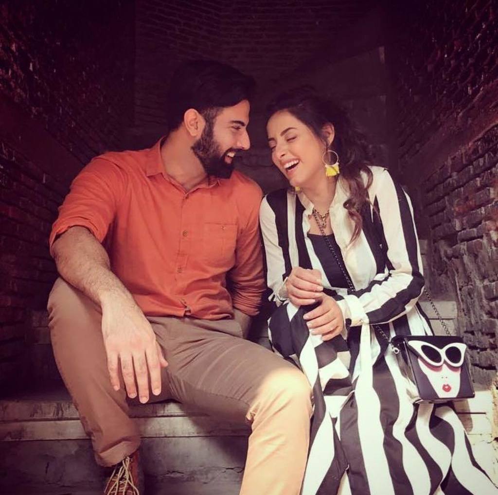 Oohmbsocial's tweet photo. What a lively shot of Noor Hasan and Sanam Chaudhry ๐
#SanamChaudhry #NoorHasan #Candid #OohMyBlog https://t.co/2zTuXubENJ https://t.co/BvoNVsttZN