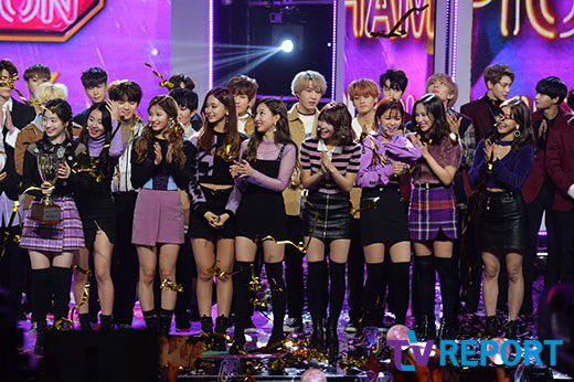 nac_ci's tweet photo. 171108 SHOW CHAMPION🏆
ɴᴇᴡ📰 https://t.co/lvGLLgP0Zk
#TWICE #트와이스 #LIKEY1stWin https://t.co/i1db2OSMQ0