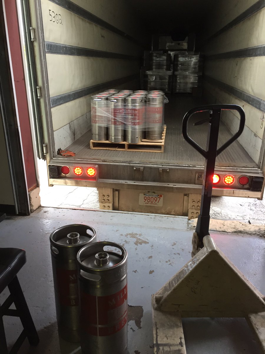 MillyardBrewery's tweet photo. 19 little logs #nashuapaleale #merrimackipa #boottporter about to take a trip to MA. Yep they drinking our beer in Mass! https://t.co/O9Dalijxrl