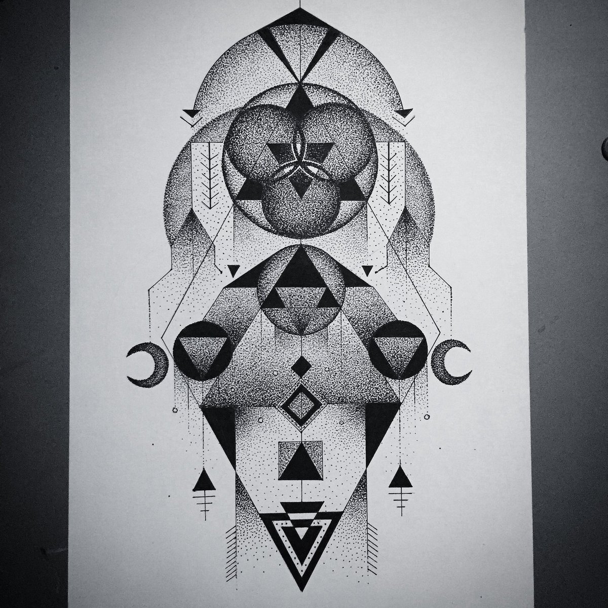 kelleeblc's tweet photo. This will be up in store framed soon ⚫️Follow Littleblacbox on Instagram to keep up with me⚫️ #dark #darkart #geometric #occult #art #artsy https://t.co/BZ9NpeVyaw