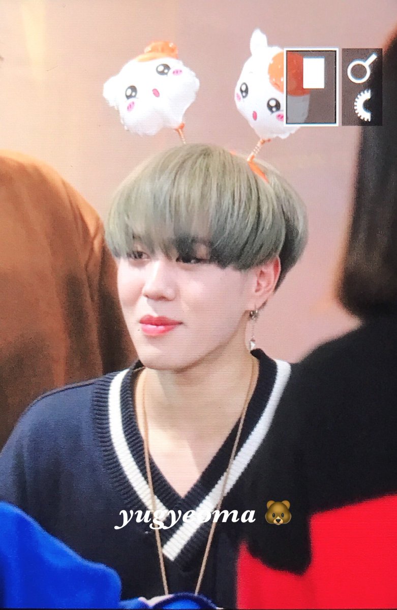 YUGYEOMA_1117's tweet photo. 171108 coex팬싸인 #유겸 #Yugyeom 😉🐻 https://t.co/fqtwfR13sJ