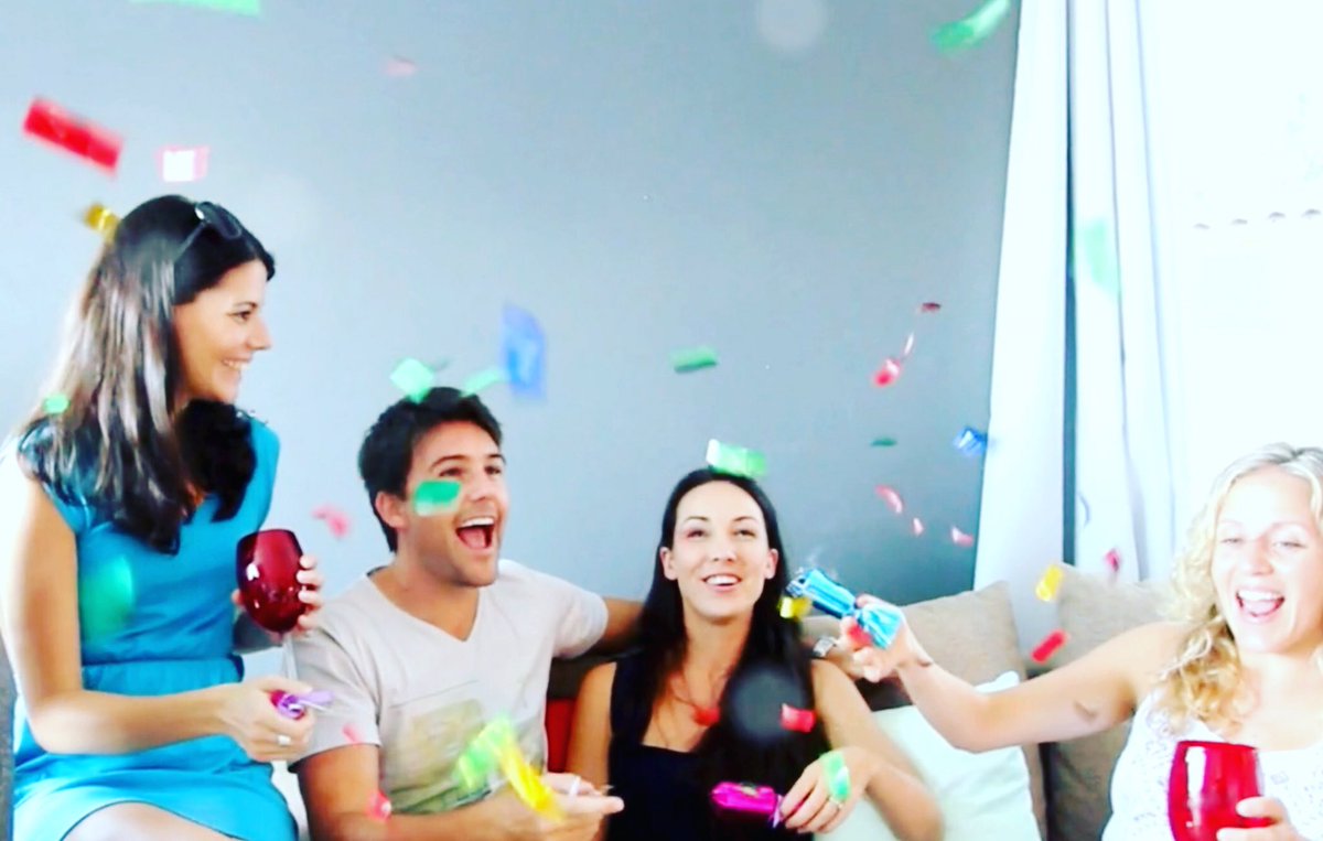 TheCrackertoa's tweet image. Have a cracking Christmas &amp;amp; crack a #Crackertoa Christmas cracker #InternationalTongueTwisterDay! #NoOrdindaryCracker