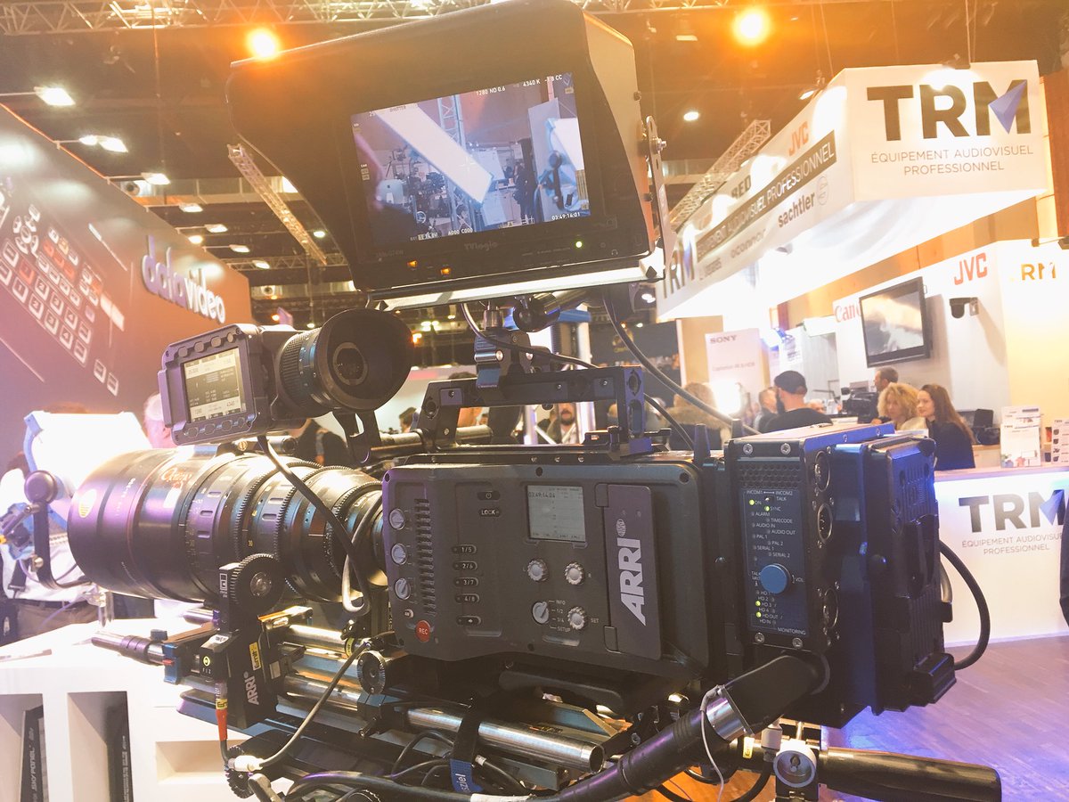 WFI_production's tweet photo. Aujourd’hui et demain on est au #SATIS2017 #screen4all ! Au programme #bigdata #360 #adobecc2018 #VR #RA #colorgrading #verticalvideo , et évidemment tous les stands de nos marques préférés🤗 #sony #arri https://t.co/c69Hy4TzM6