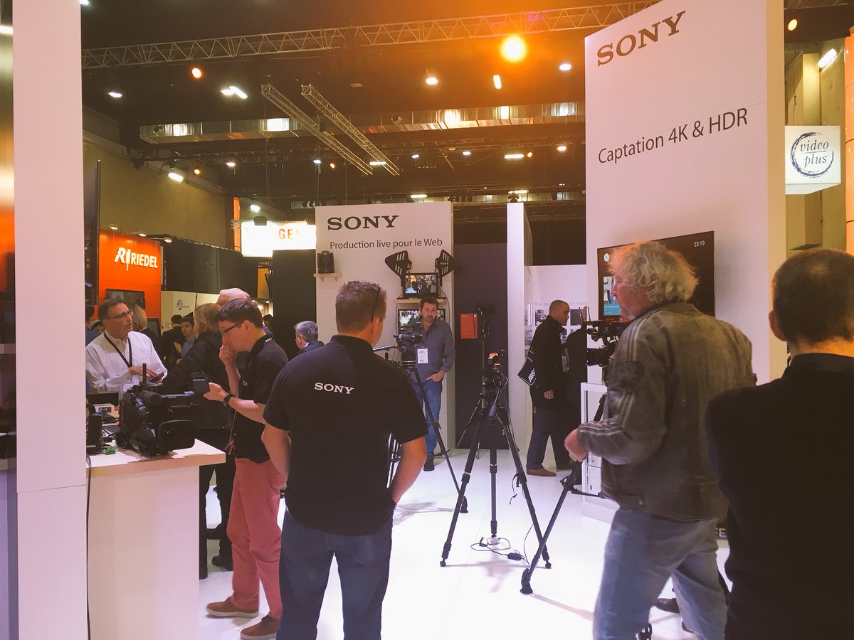 WFI_production's tweet photo. Aujourd’hui et demain on est au #SATIS2017 #screen4all ! Au programme #bigdata #360 #adobecc2018 #VR #RA #colorgrading #verticalvideo , et évidemment tous les stands de nos marques préférés🤗 #sony #arri https://t.co/c69Hy4TzM6