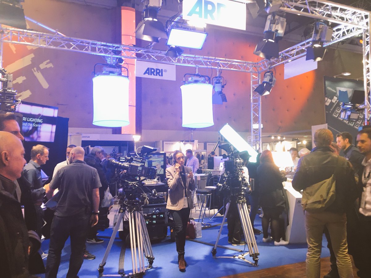 WFI_production's tweet photo. Aujourd’hui et demain on est au #SATIS2017 #screen4all ! Au programme #bigdata #360 #adobecc2018 #VR #RA #colorgrading #verticalvideo , et évidemment tous les stands de nos marques préférés🤗 #sony #arri https://t.co/c69Hy4TzM6