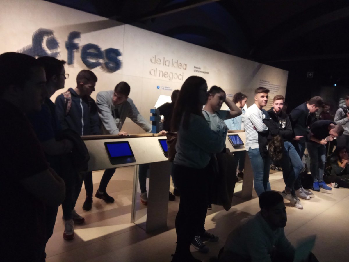 Monlau_FP's tweet photo. 💼Los alumnos de #Empresa y Gestión Administrativa participan en el taller #CaixaLab Experience en el @CaixaForum ¡Una visita muy interesante en la que han aprendido el concepto del #emprendimiento! https://t.co/pZcRYFE2F7 https://t.co/QROpefqhri