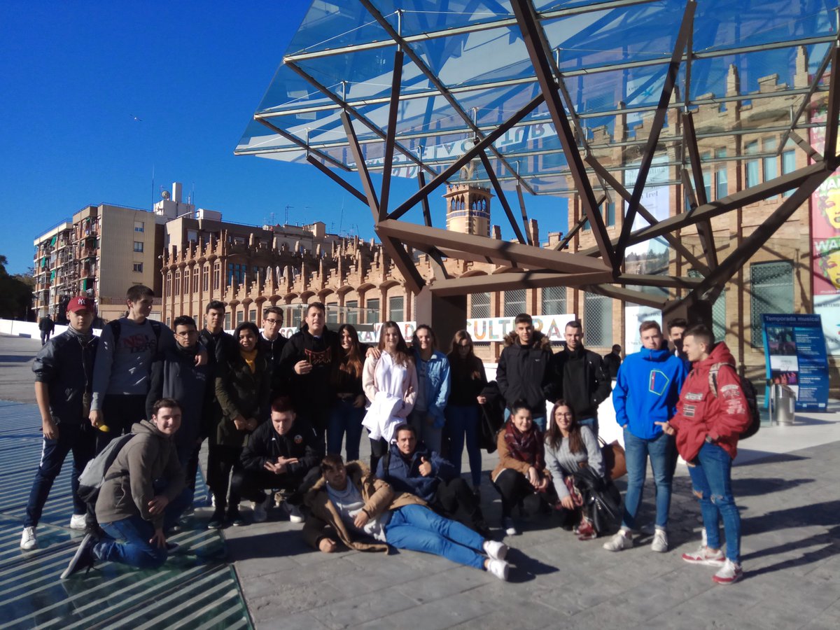 Monlau_FP's tweet photo. 💼Los alumnos de #Empresa y Gestión Administrativa participan en el taller #CaixaLab Experience en el @CaixaForum ¡Una visita muy interesante en la que han aprendido el concepto del #emprendimiento! https://t.co/pZcRYFE2F7 https://t.co/QROpefqhri