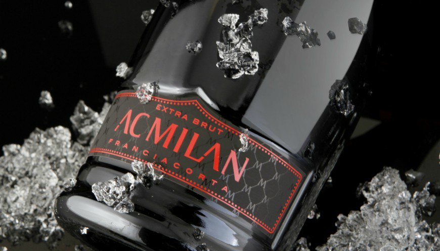 ItalyFood24's tweet photo. Partnership tra AC Milan e la cantina franciacortina La Montina. https://t.co/yZmqQyQPbq https://t.co/iWaqMJZfue