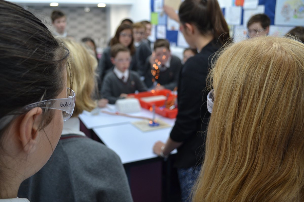 BlatchMill's tweet photo. We can't believe how many students turned up to the @BMS_Science club last night! We had great fun looking at how fireworks are created! https://t.co/FaROgQg8Sa
