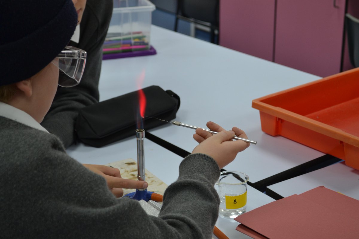 BlatchMill's tweet photo. We can't believe how many students turned up to the @BMS_Science club last night! We had great fun looking at how fireworks are created! https://t.co/FaROgQg8Sa