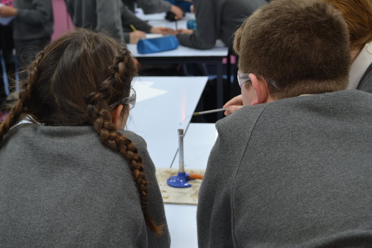 BlatchMill's tweet photo. We can't believe how many students turned up to the @BMS_Science club last night! We had great fun looking at how fireworks are created! https://t.co/FaROgQg8Sa