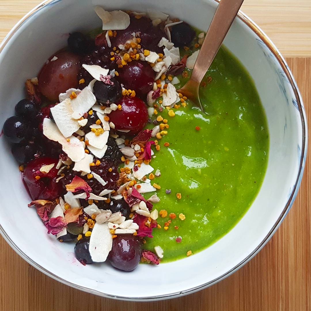 SpamellaB's tweet photo. #postworkout Supergreen Protein Smoothie Bowl to start the day 🌱💫💥 https://t.co/q1lp1cv50t https://t.co/vUPB8EIIGK