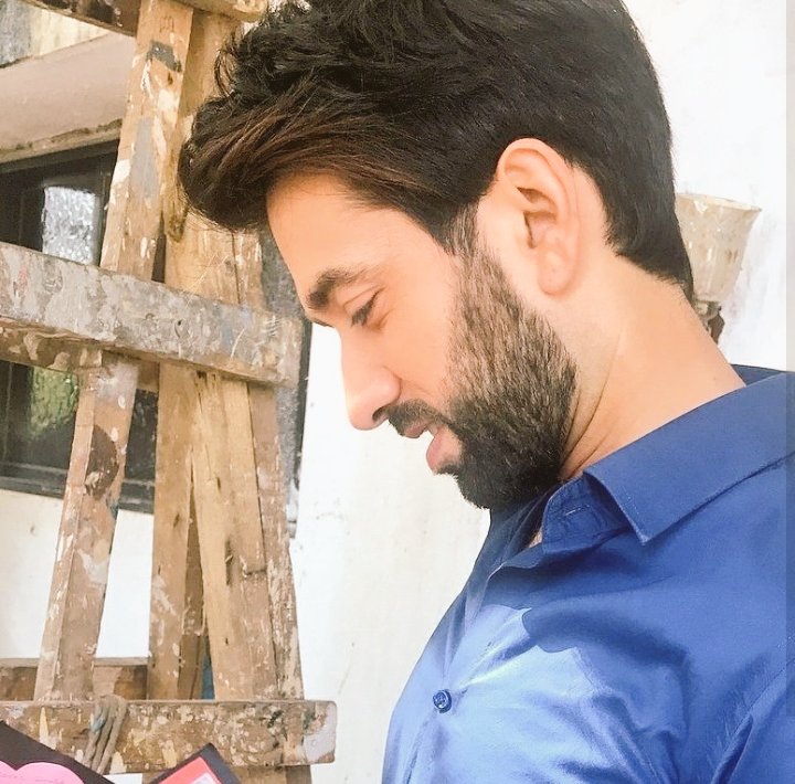 Choudharychinky's tweet photo. The King of Hearts😍💗💗💗❣❣ #Nakuul #handsome #man #with #a #charming #personality❤❣ Perfection + Brilliance + Dedication + Inspiration = @NakuulMehta #BestActorOnTV #hotnesspersoified #KingOfExpressions #AbtLastNight #Limited_Collection #NoxLove #BabyLove #Ishqbaaaz https://t.co/cw4qCfW30t
