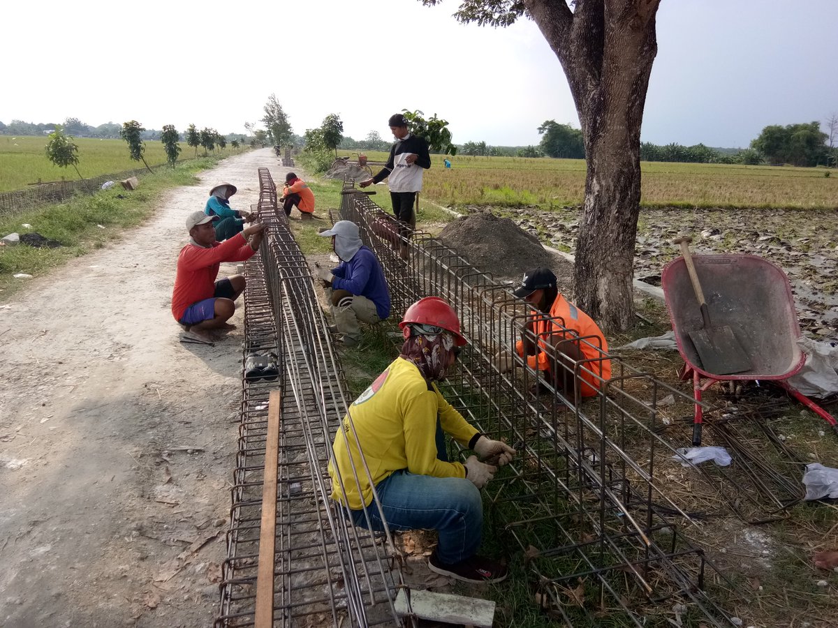 lekrofiq's tweet photo. Padat karya, semangat membangun desa #wargadesa https://t.co/RmkTg4cpEo