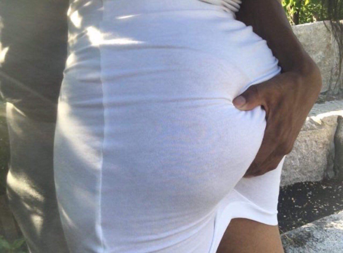 NotYourBaeHD's tweet photo. This is how you hug her when your ex walks past https://t.co/iM9ZdEYrD2