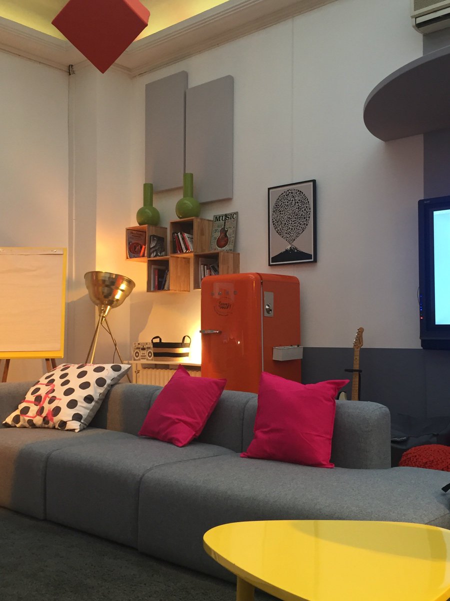 PVCI_celine's tweet photo. Ce matin @Oracle_France nous fera découvrir les innovations dans le domaine du marketing! Hâte de les apprendre dans cet espace convivial de #openmindkafe à #paris #pvci https://t.co/sY219N60Pq