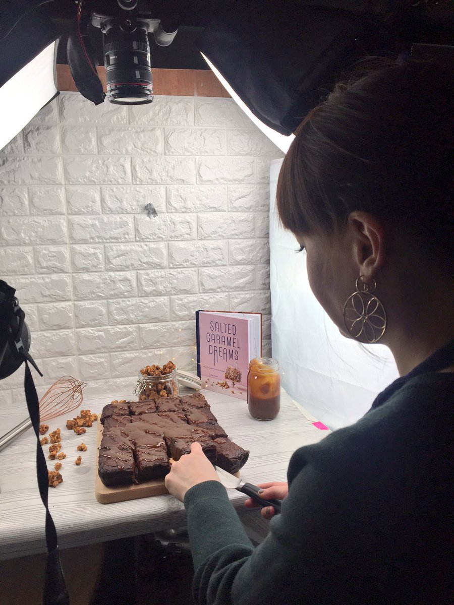 A cheeky behind the scenes of yesterday's <a href="/CosmopolitanUK/">Cosmopolitan UK</a> shoot with <a href="/Fatties_Bakery/">Fatties</a> - #saltedcarameldreams brownie recipe coming soon 👍🏼🤤