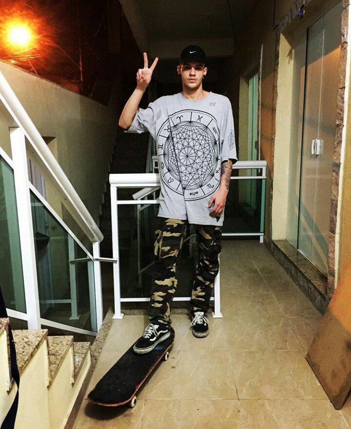 017alien's tweet photo. Tudo nosso e nada delas! https://t.co/z0hGi14JiT