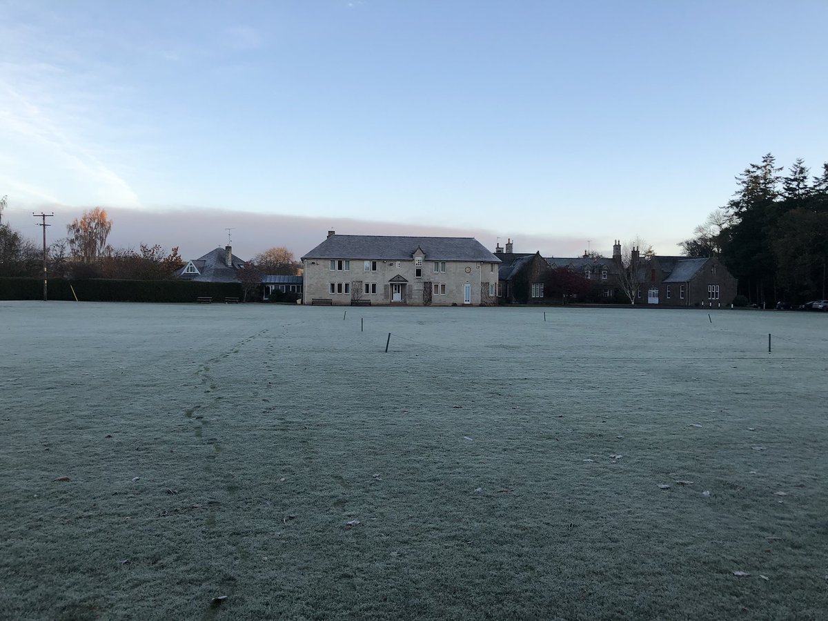 Strath_riley's tweet photo. Beautiful fresh morning @StrathallanSch ☀️🍂❄️ #Rileyhouse #frosty https://t.co/1Hs4hWKgTi