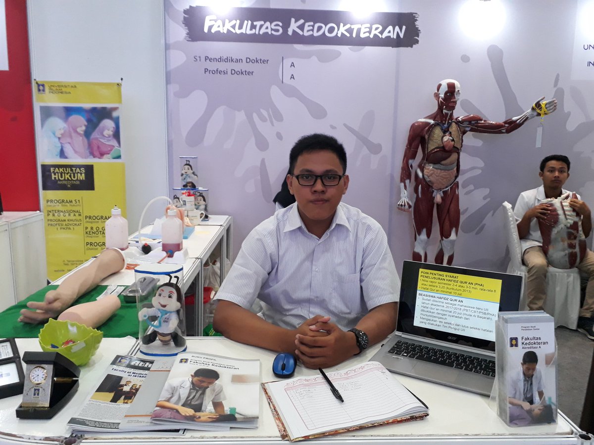 fkuii's tweet photo. Keseruan stand FK UII dalam acara UII Open Days 2017, bertempat di Auditorium Kahar Muzakir kampus terpadu https://t.co/be9ZNTb9ue