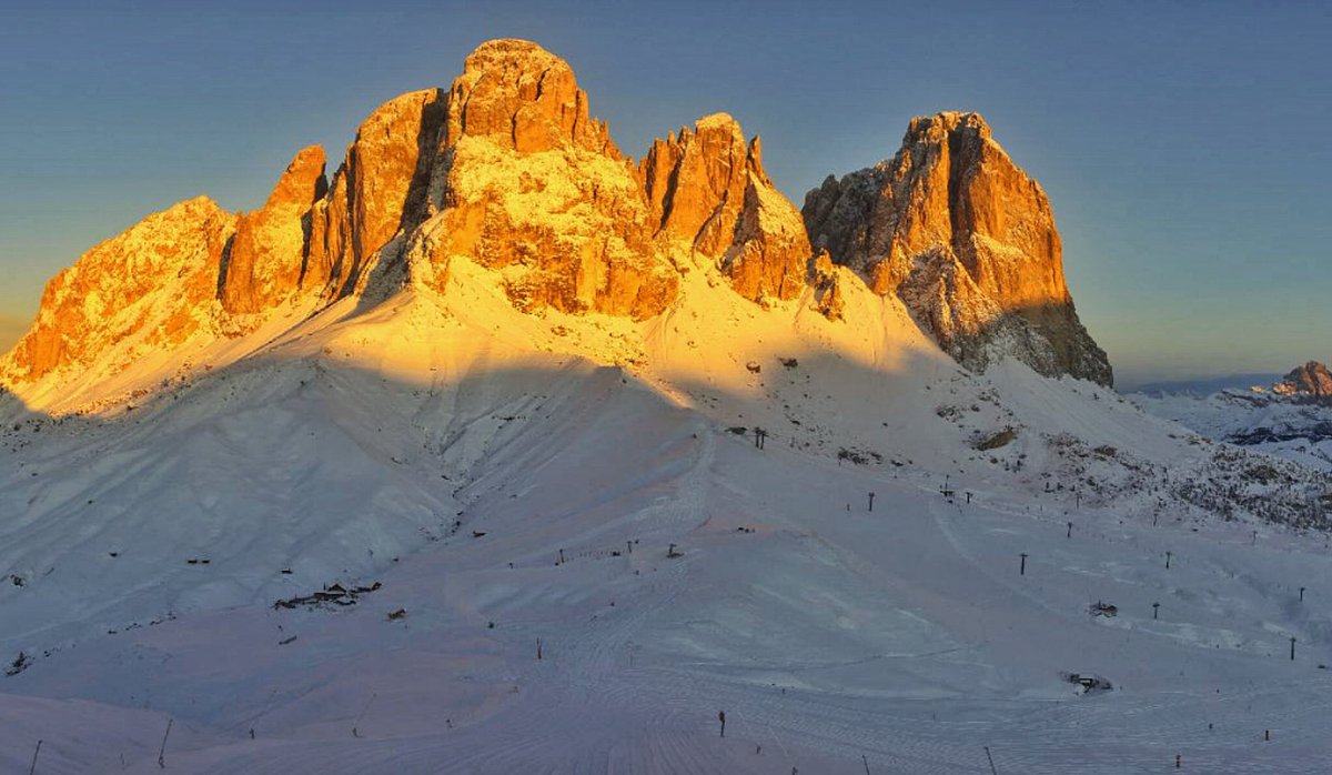 Risveglio spettacolare oggi in #ValdiFassa #dolomiti #trentino