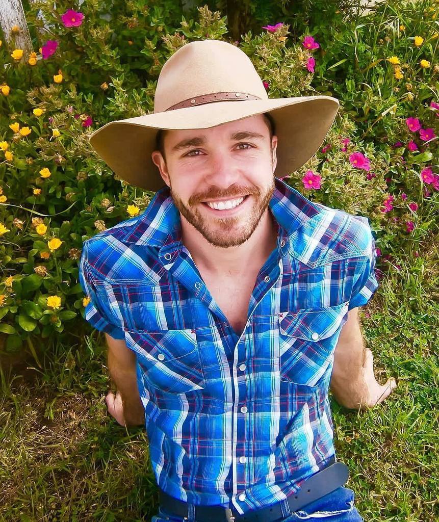 CowboyConnexion's tweet photo. 🤠 @sexelby #sexelby
.
#cowboy #cowboys #cowboysofinstagram #muscle #muscles #fit #fitness #fitfam #beard #beardlif… https://t.co/09FE1dXaOx https://t.co/wUDSVG9UE9