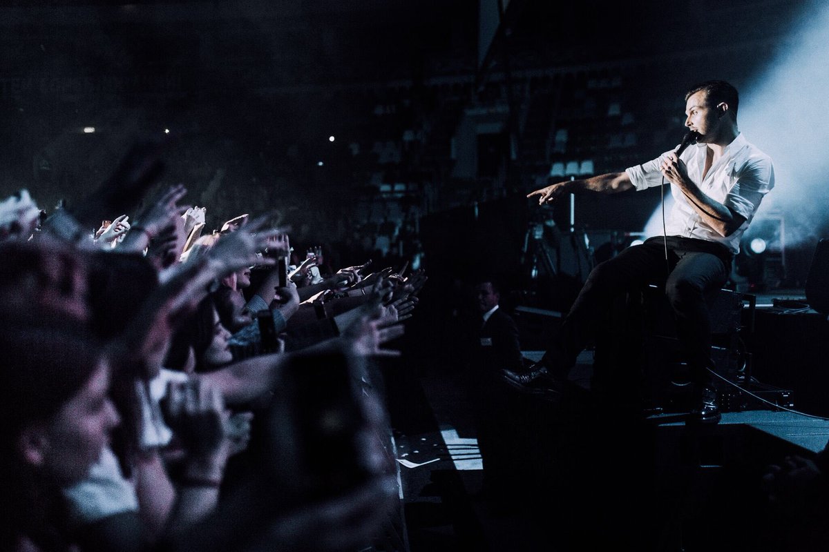 theohurts's tweet photo. A truly magnificent night in St. Petersburg. The perfect end to an unforgettable week in Russia. Thank you for everything. 
🇷🇺🖤🇷🇺
#DesireTour https://t.co/F1d6xxQChb