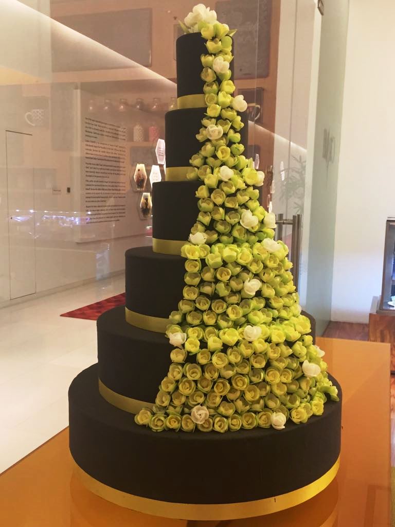 Vivantadwarka's tweet photo. Isn't she a beauty!! Let the masters create the best for your big day! Customise your cakes for the special occasion and let it be the talk of the town! #Customisedcakes #Tajhospitality #EventsatTaj
For more information, please call +91 9711097967 https://t.co/OtMF1pYQPV