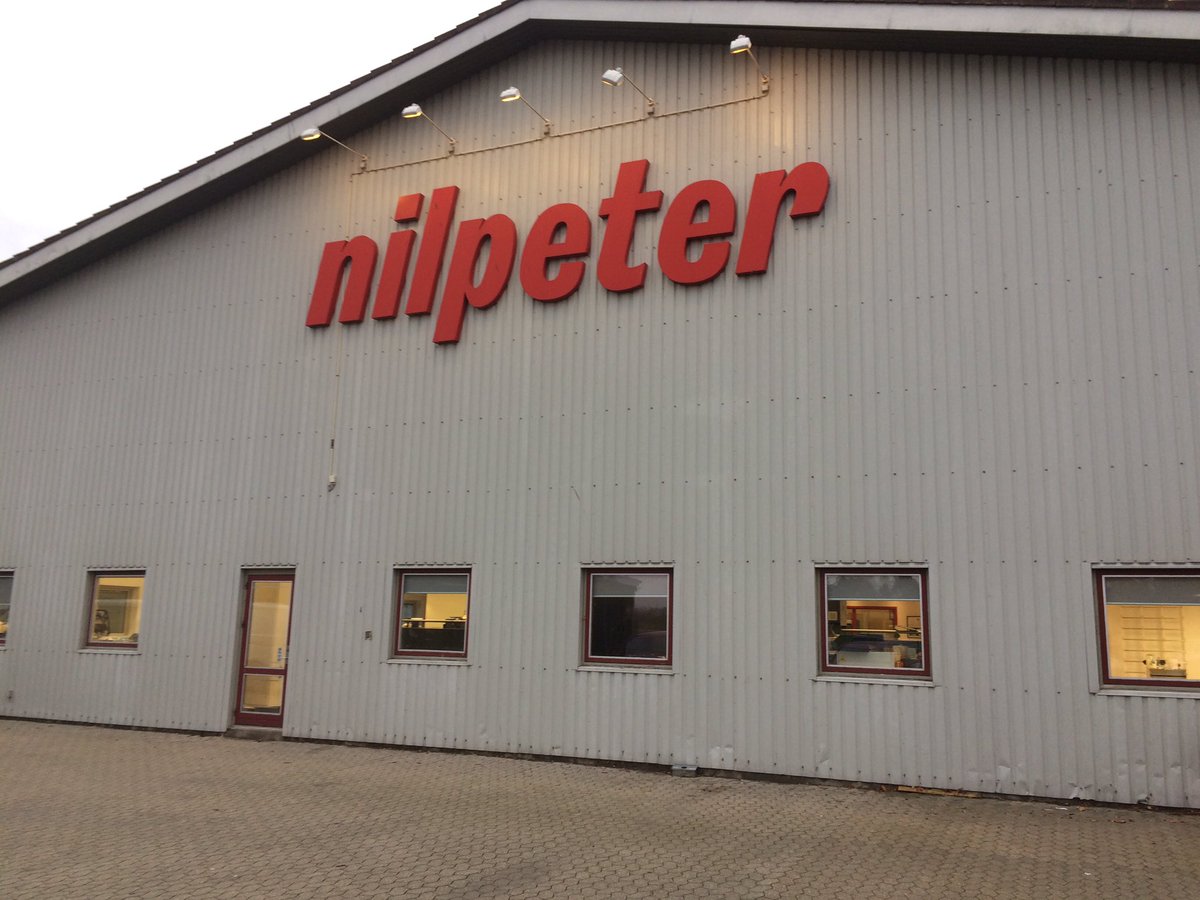 MikaelaHarding1's tweet photo. Pleased to support the #DLA training day at @Nilpeter with an introduction to inks and varnishes #formulatingabrighterfuture https://t.co/mmc3GoPnol