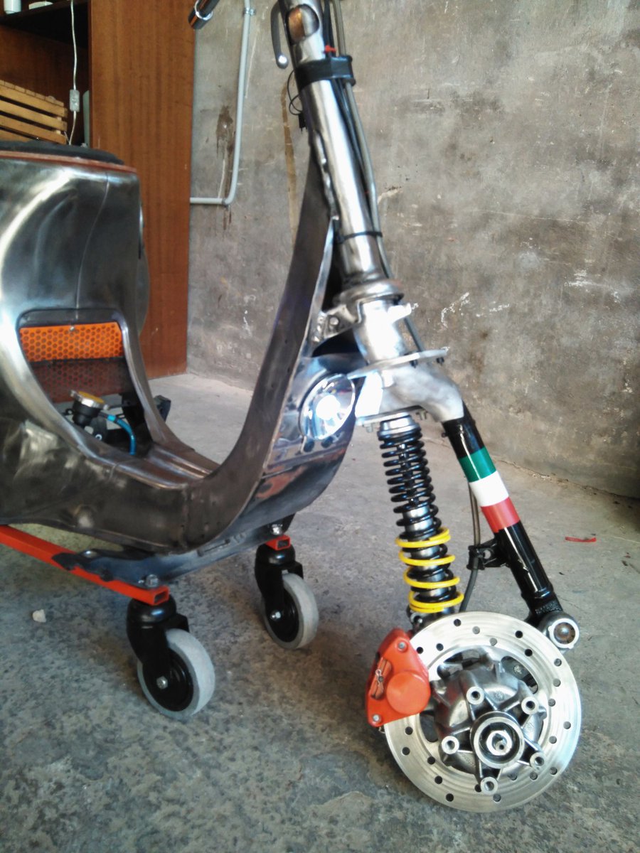 RedVikingMotor's tweet photo. #Vespa #team #design  #lamp 
@RedVikingMotor https://t.co/sDWuJ1K2zQ