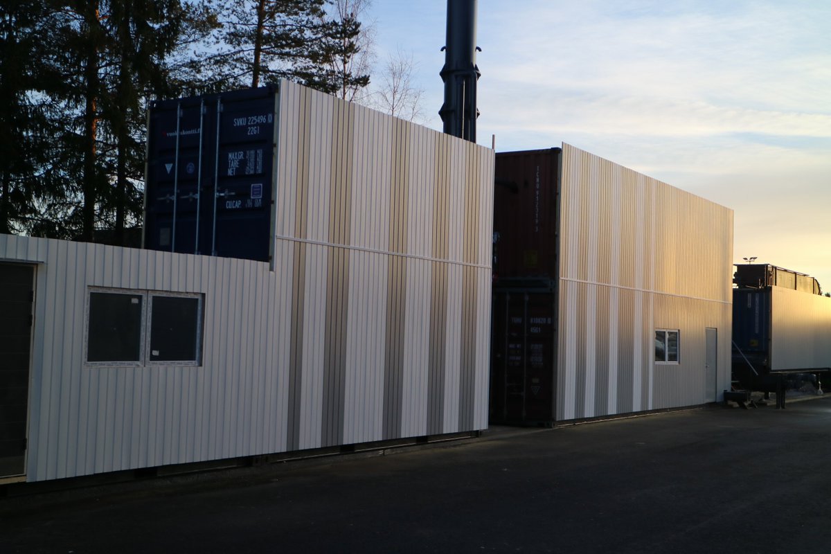 Ferroplan's tweet photo. Tässä takapihan konttienergialaitoksemme kylpee valossa ja uusi vinyylinen pintamateriaali pääsee oikeuksiinsa! Tästä #Ferroplan'in uudesta lippulaivasta tulette kuulemaan lisää! #wastetoenergy https://t.co/PkrrIj1haC