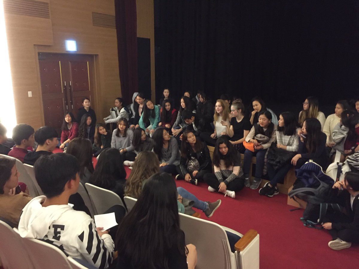 bekah_schneider's tweet photo. Such fun seeing The Wizard of Oz @sis. Love being part of DASIS & seeing theatre students from several schools create community! #DASIS #KnightsRoK https://t.co/aSZ79P5DOJ
