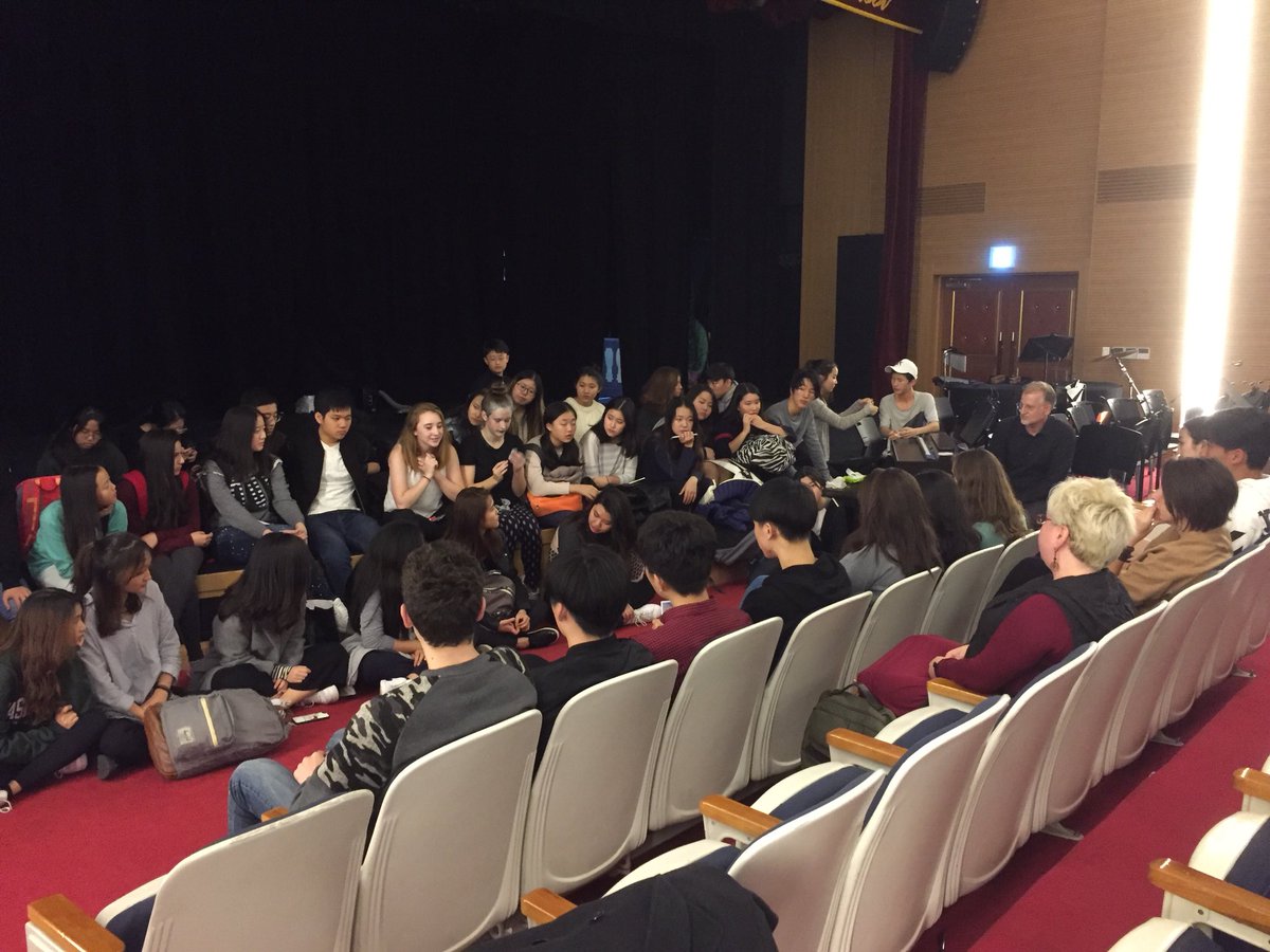 bekah_schneider's tweet photo. Such fun seeing The Wizard of Oz @sis. Love being part of DASIS & seeing theatre students from several schools create community! #DASIS #KnightsRoK https://t.co/aSZ79P5DOJ