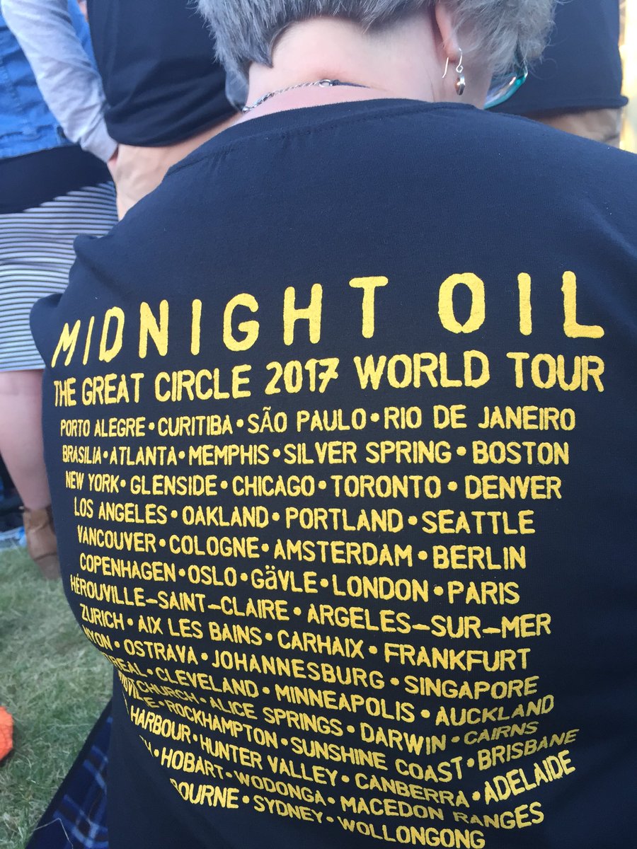 cazdunCaz's tweet photo. Crowd getting ready for the Oils https://t.co/jPhYEi0cTr