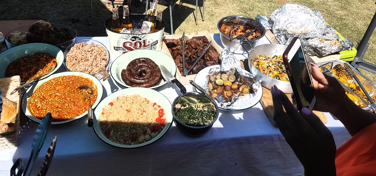 LesDaChef's tweet photo. The class was made up of African Americans with quite a few of them being vegan. We kept it really simple. Nothing fancy. Fish, wors, rump steak, chicken and a large medley of various veg dishes and starches. All prepared outside. 😥 #FreeYourSol https://t.co/9N1gGQuUKQ