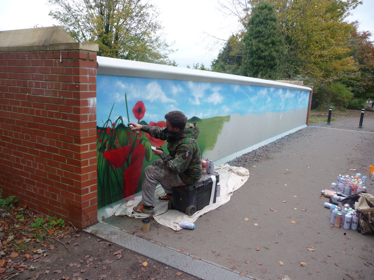 VickiMcLynn's tweet image. Amazing artwork on #Didsbury bridge #poppyproject