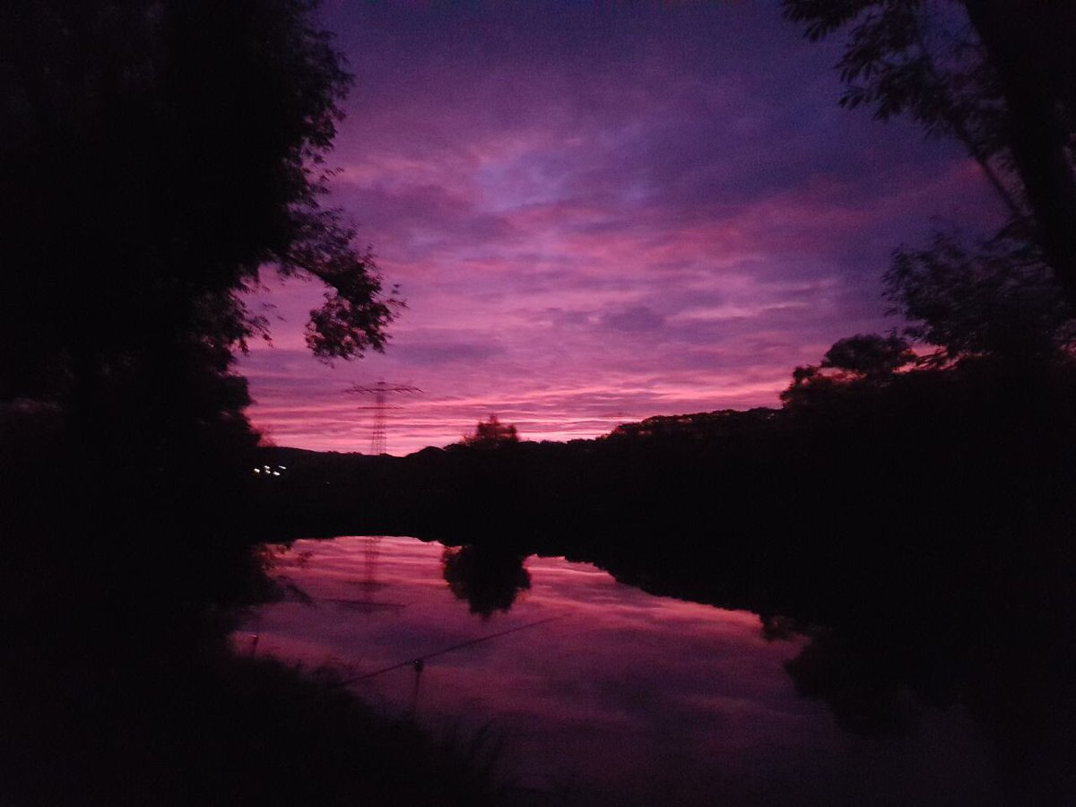portobellas's tweet photo. Solche Sonnenuntergänge sehe ich morgens vor der Tür #filterfrei.
Und wir sagen, es gäbe keine Wunder https://t.co/jZvHMVnLZi